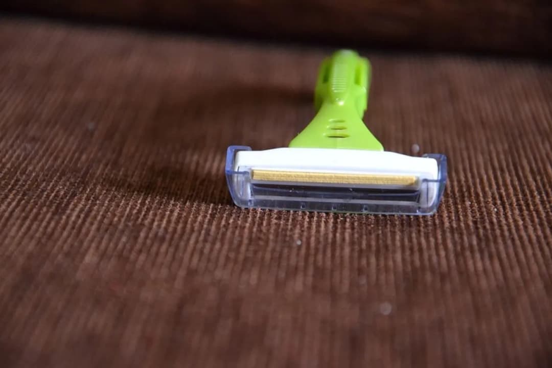 Jak naostrzyć maszynkę do golenia, aby uniknąć podrażnień i bólu