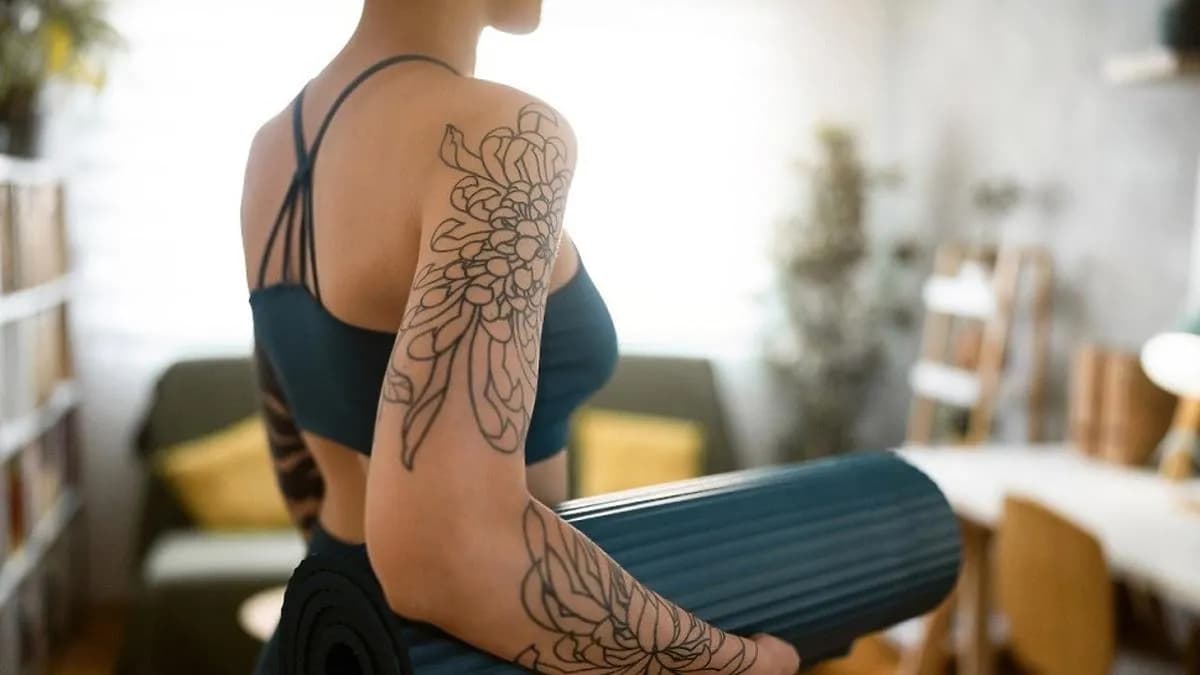 Czy tatuaż na ramieniu boli? Poznaj poziom bólu i znieczulenie